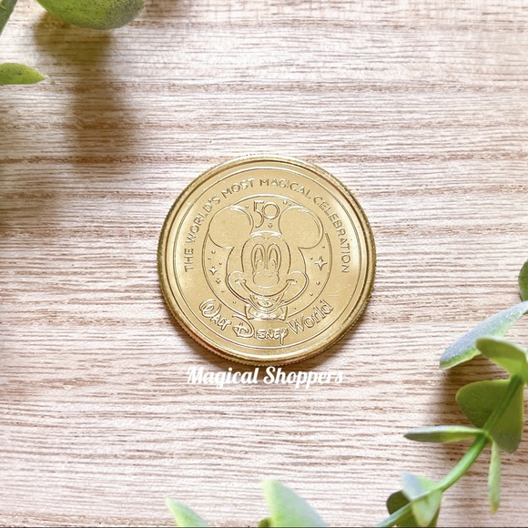 2022 Walt Disney World Parks 50th Anniversary Gold Medallion Coin DALE - Picture 2 of 2